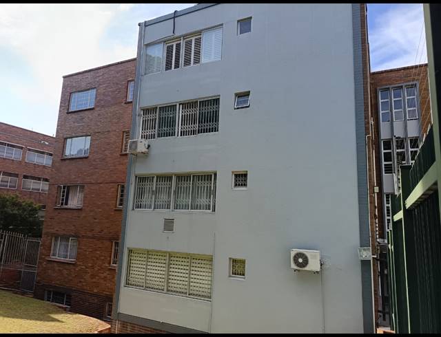 2.5 BEDROOM FLAT TO LET IN GLENWOOD